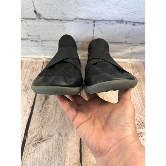 CROCS Women’s Black Swiftwater Cross-Strap Static Slip-Ons / Size: W8 - Picture 7 of 10